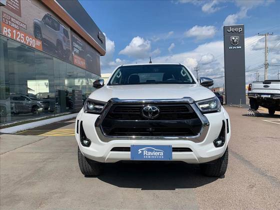 TOYOTA HILUX 2.8 D-4D TURBO DIESEL CD SRX PLUS 4X4 AUTOMÁTICO